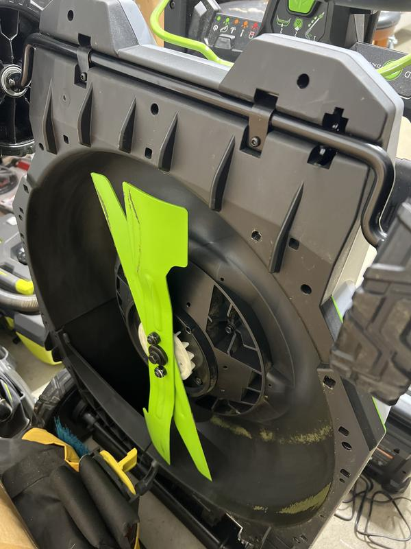 Under the deck — Select Cut dual blade system